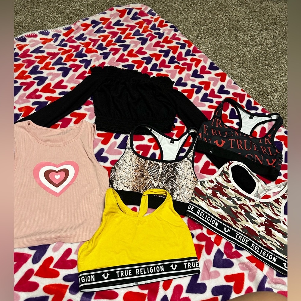 4 crop top true religión and 2 tops